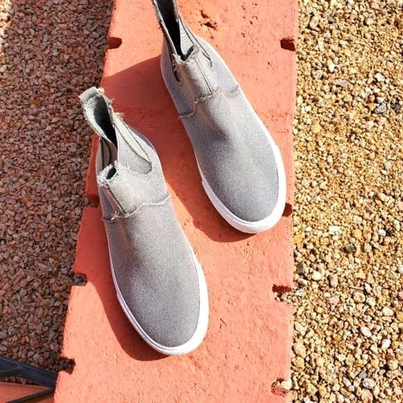 Blowfish Malibu Earth Torta Steel Gray Sz. 8 Ankle Sneaker - Picture 1 of 12